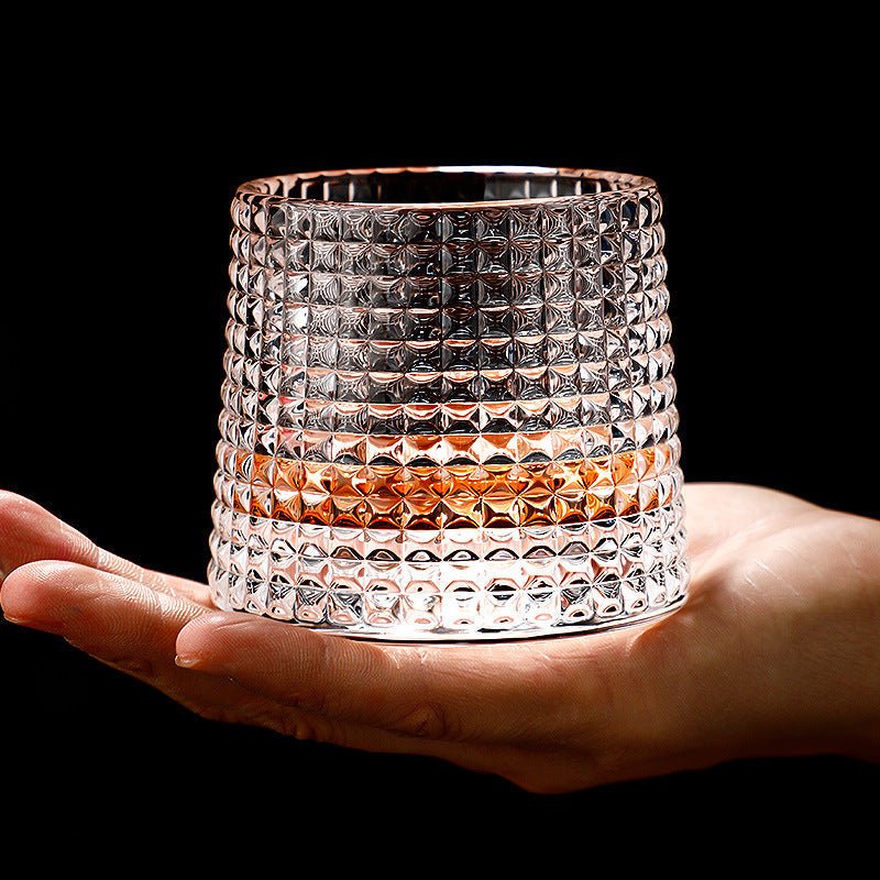 Roterende Whiskeyglas i Kristalldesign med Elegant Balance