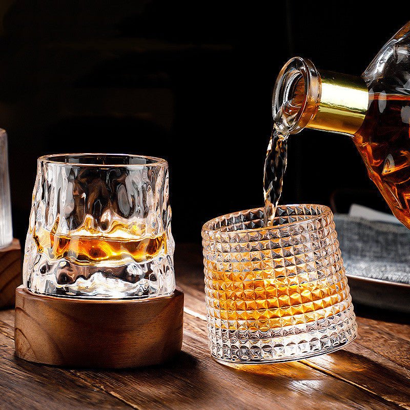 Roterende Whiskeyglas i Kristalldesign med Elegant Balance