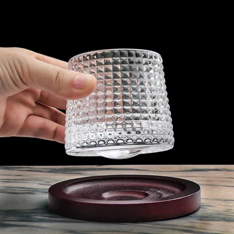 Roterende Whiskeyglas i Kristalldesign med Elegant Balance