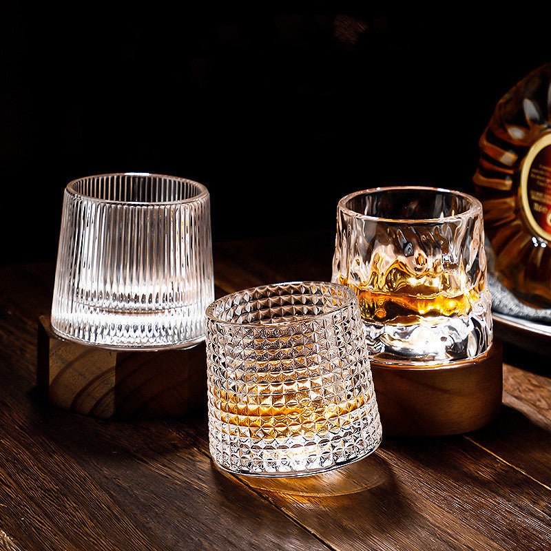 Roterende Whiskeyglas i Kristalldesign med Elegant Balance