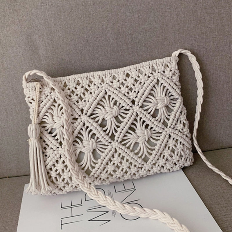 Vævet Skuldertaske Med Elegant Design Og Praktisk Lynlåslukning