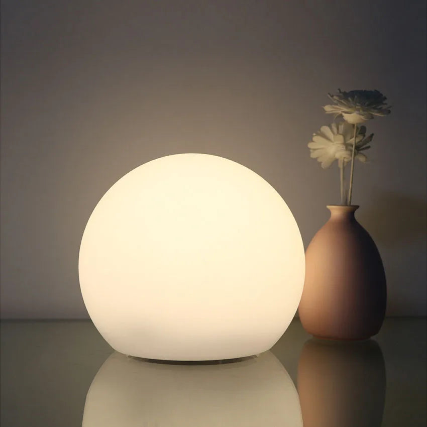 Farverig Led Kuglelampe Med Fjernbetjening Og Usb Genopladning