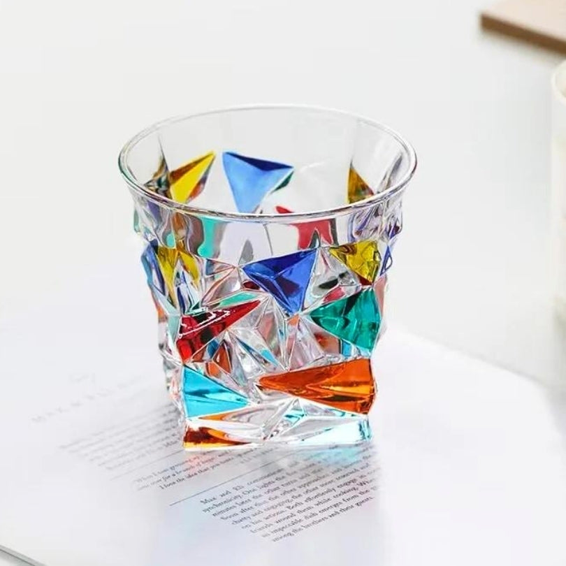Håndmalede glas med farverigt abstrakt mønster