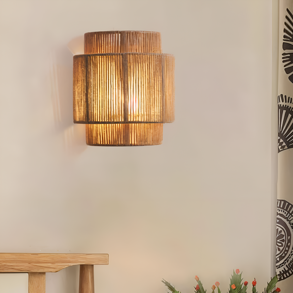 Boheme Væglampe Med Rattan Lampeskærm Og Naturinspireret Design