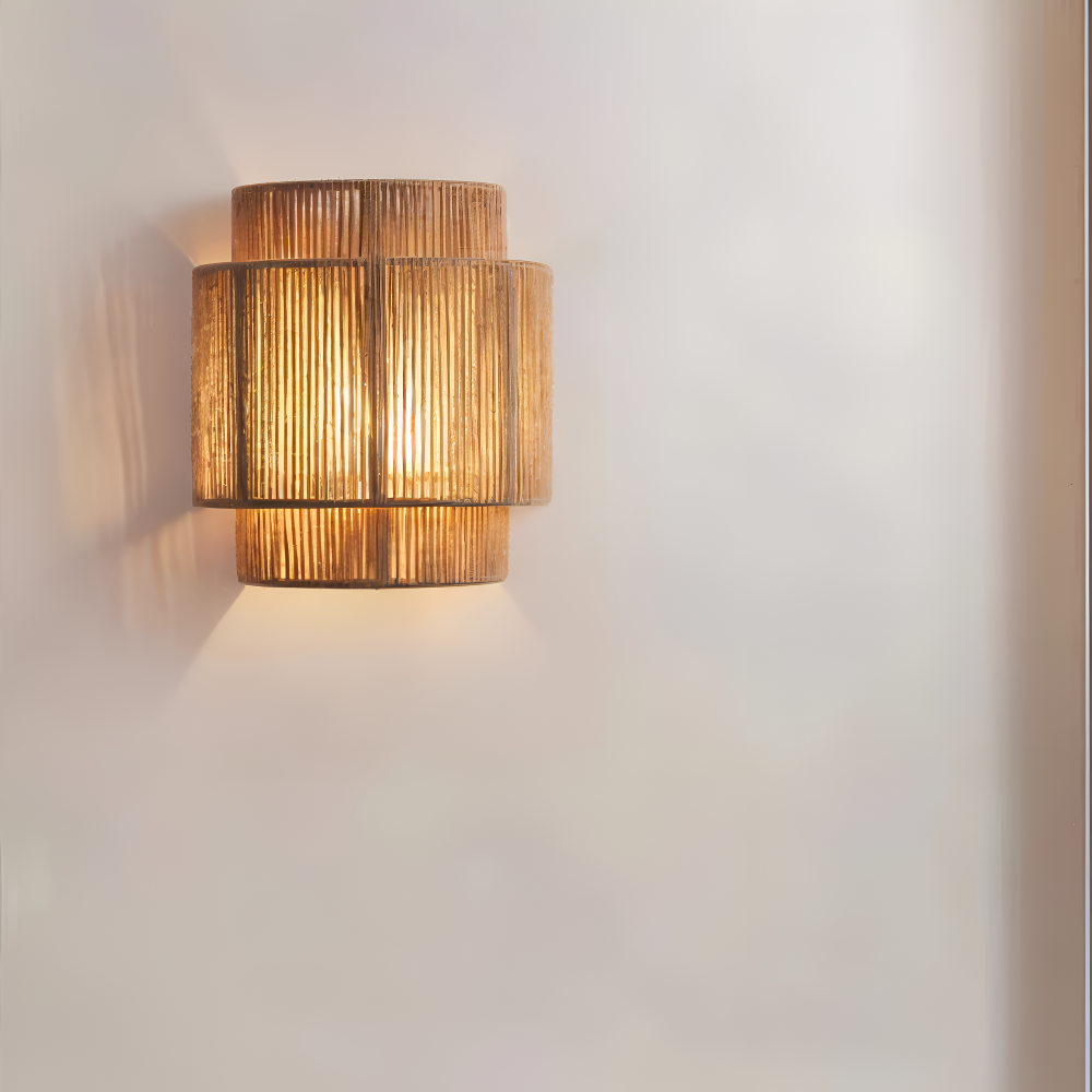 Boheme Væglampe Med Rattan Lampeskærm Og Naturinspireret Design