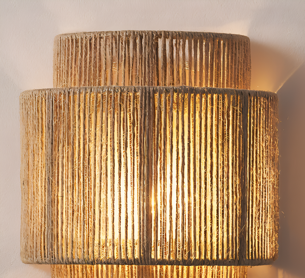 Boheme Væglampe Med Rattan Lampeskærm Og Naturinspireret Design