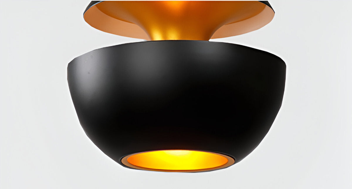 Pendellampe I Æbledesign Med Moderne Form Og Stemningsfuld Belysning