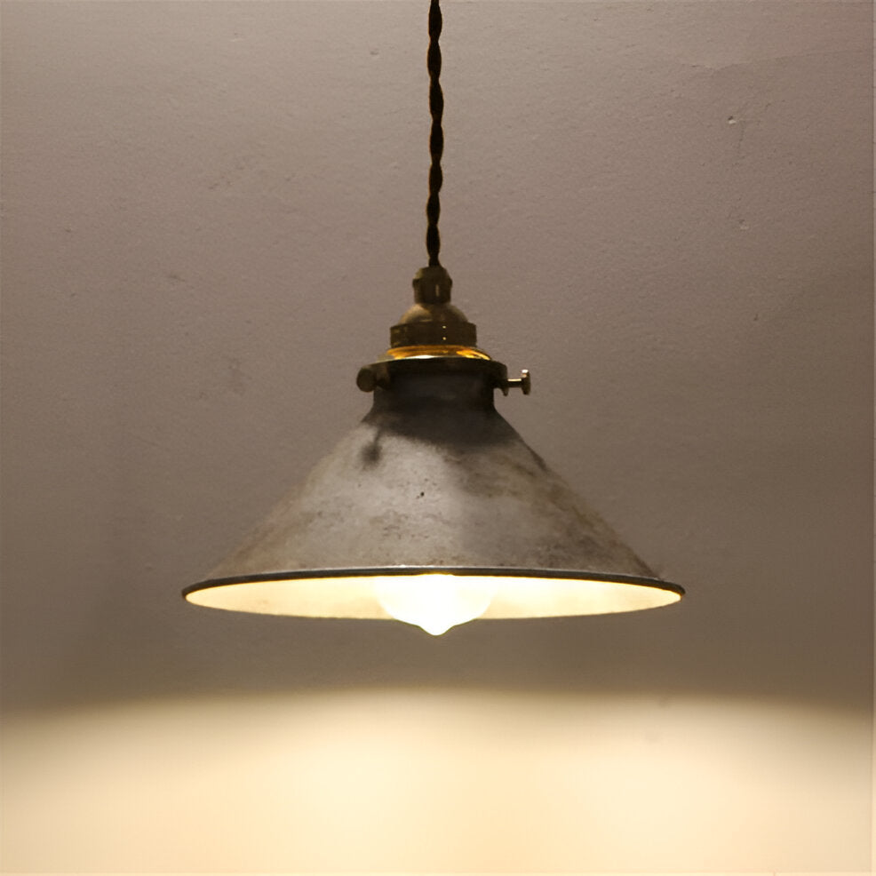 Industriel Metal Pendellampe Med Konisk Form Til Varm Vintage Belysning