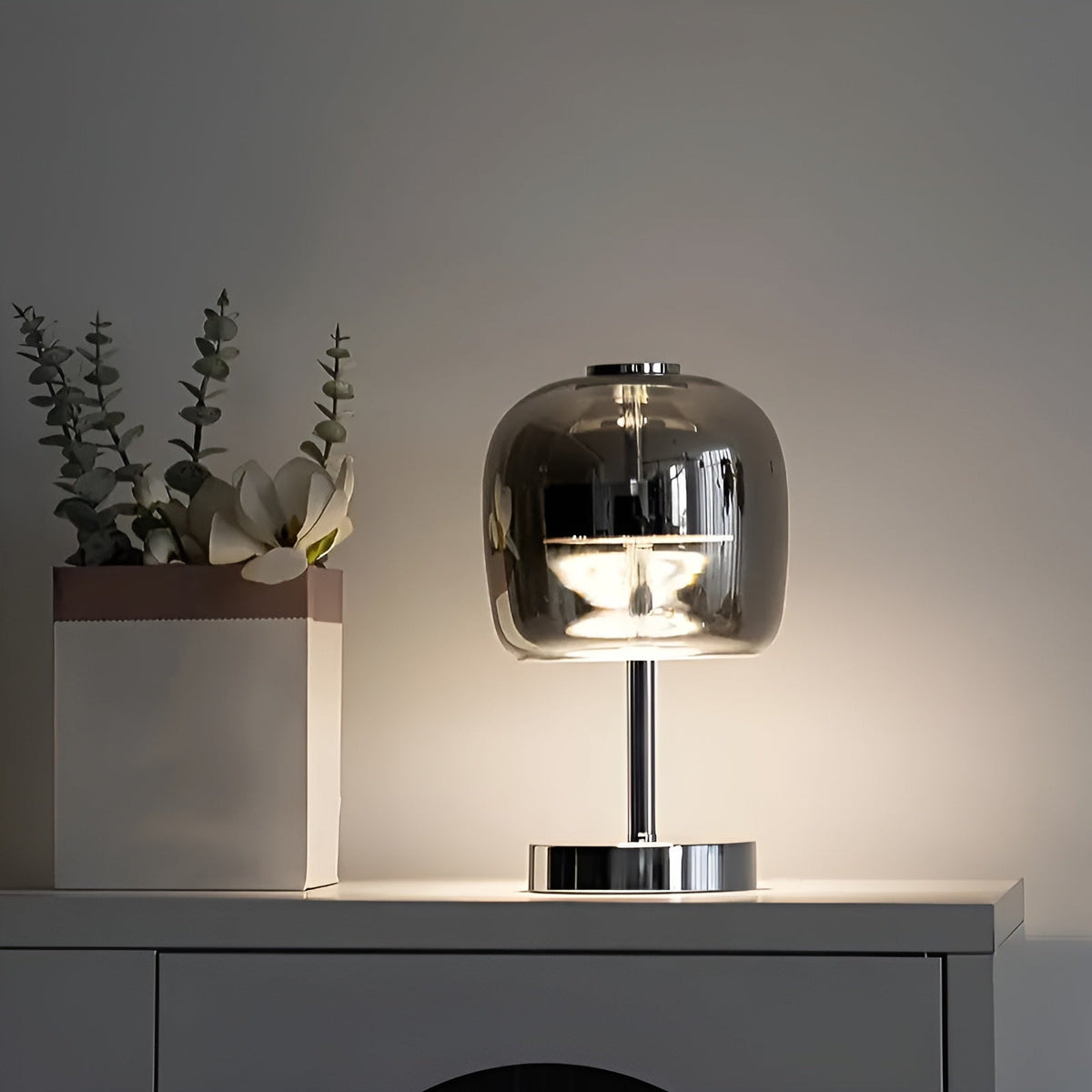 Bordlampe Med Røgfarvet Glas Og Dæmpbar LED-Belysning