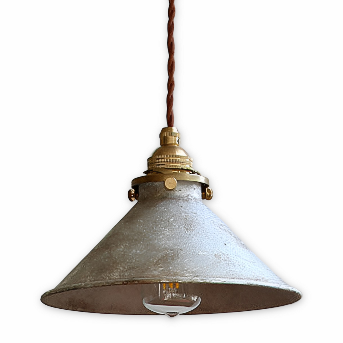 Industriel Metal Pendellampe Med Konisk Form Til Varm Vintage Belysning