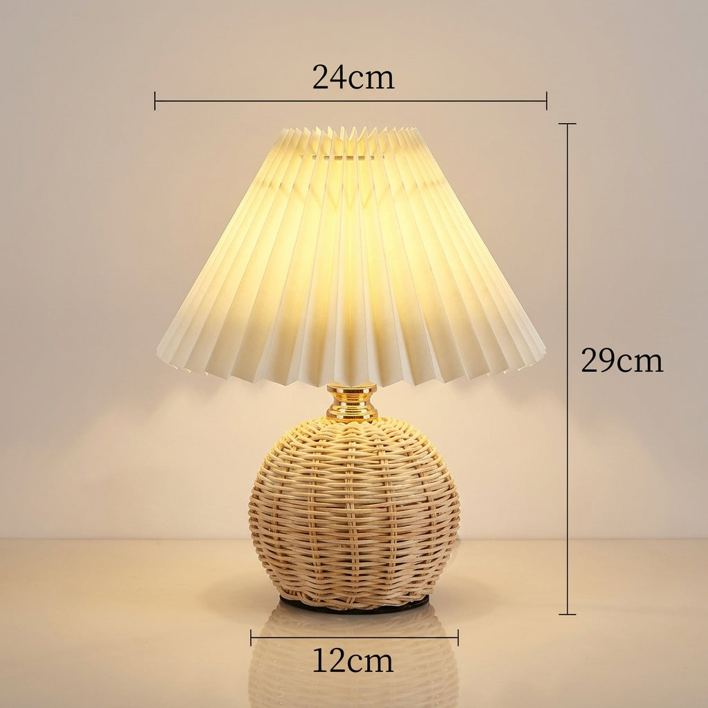 Bordlampe med Rattan Fod og Plisseret Stofskærm
