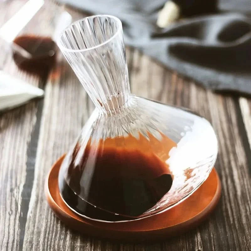 Roterende Vinkaraffel Med Klar Krystalglas Og 360° Luftning Til Elegant Servering