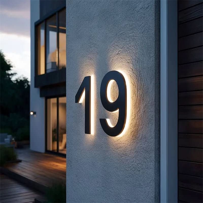 Udendørs LED Husnummer med Baggrundslys og Moderne Vejrfast Design