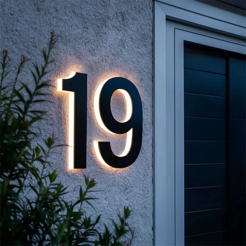 Udendørs LED Husnummer med Baggrundslys og Moderne Vejrfast Design