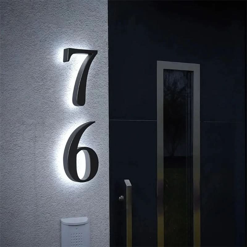 Udendørs LED Husnummer med Baggrundslys og Moderne Vejrfast Design