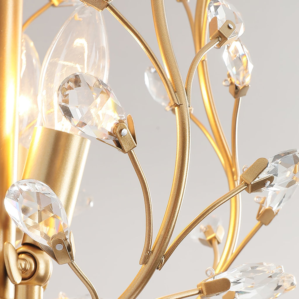 Elegant Loftlampe med Metalstruktur og Krystalakcenter for Tidløs Dekoration