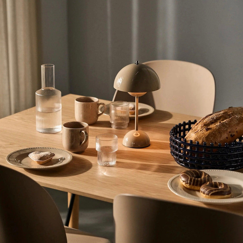 Traadloes LED Bordlampe Med Touch Daempning Og Nordisk Silhuet