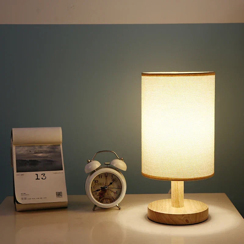 Naturlig Bordlampe Med Træ Og Hør Til Rolig Harmonisk Belysning