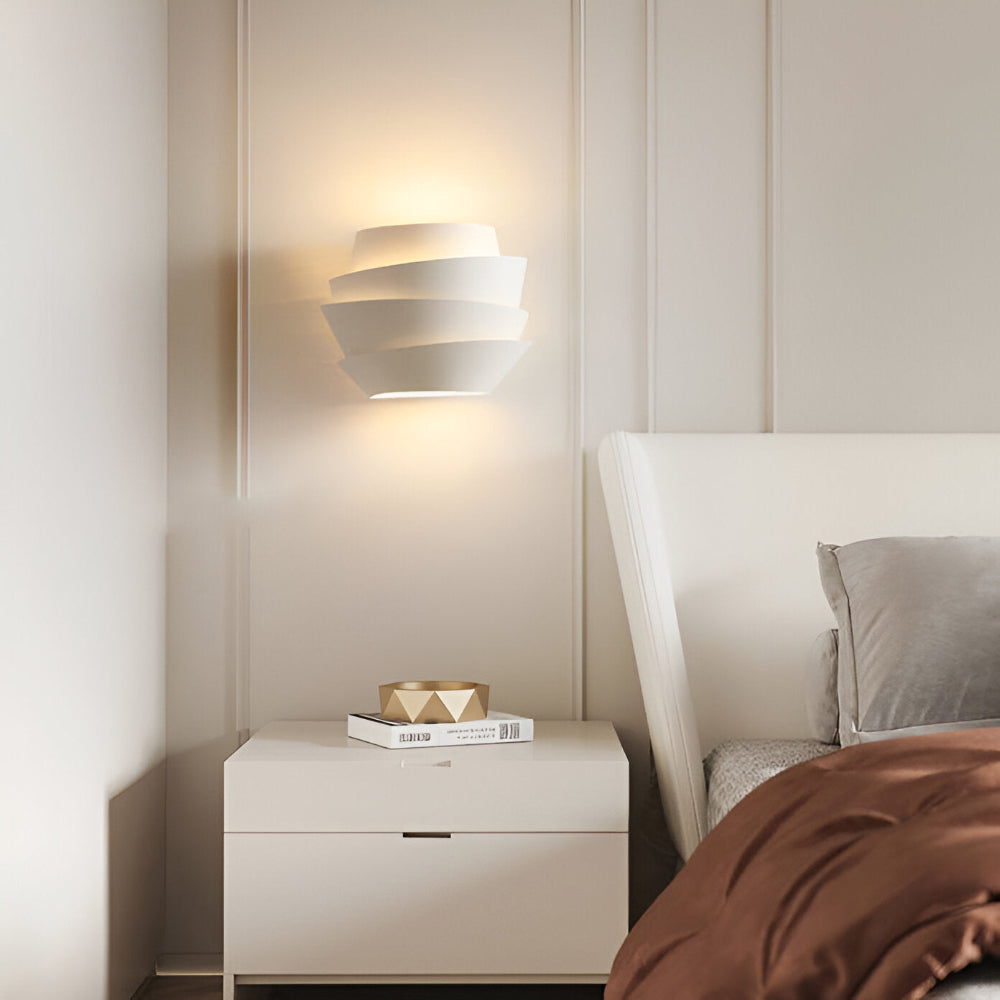 Skandinavisk Væglampe Med Dobbelt Lysudgang Og Moderne Design
