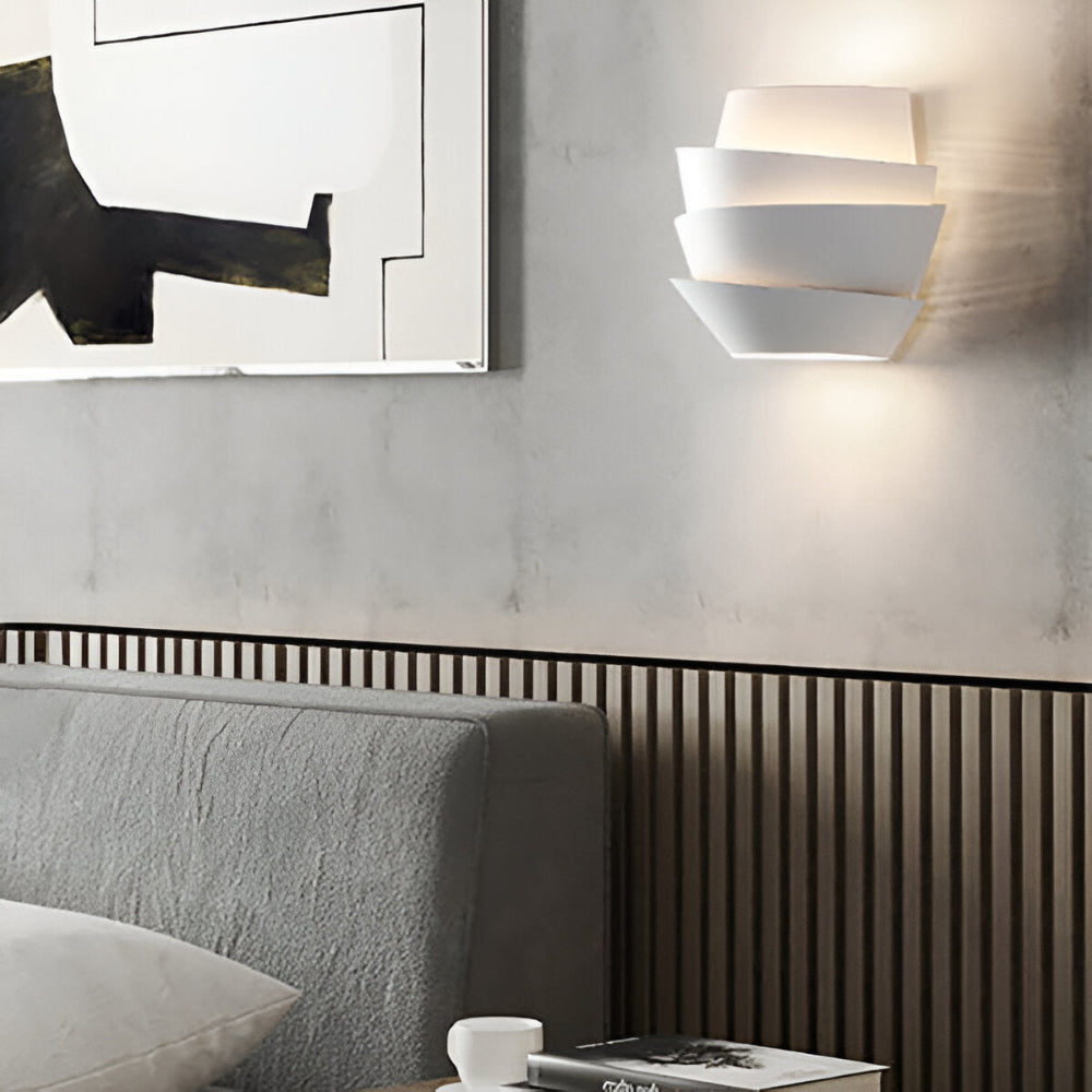 Skandinavisk Væglampe Med Dobbelt Lysudgang Og Moderne Design