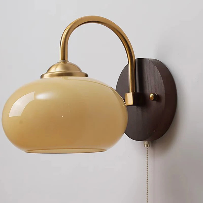 Væglampe med Glasform og Varm Vintageudtryk