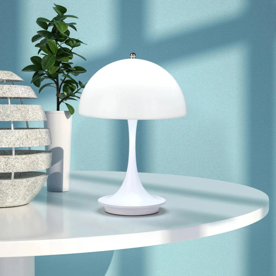Bordlampe med Organisk Form og Trådløs Ledbelysning