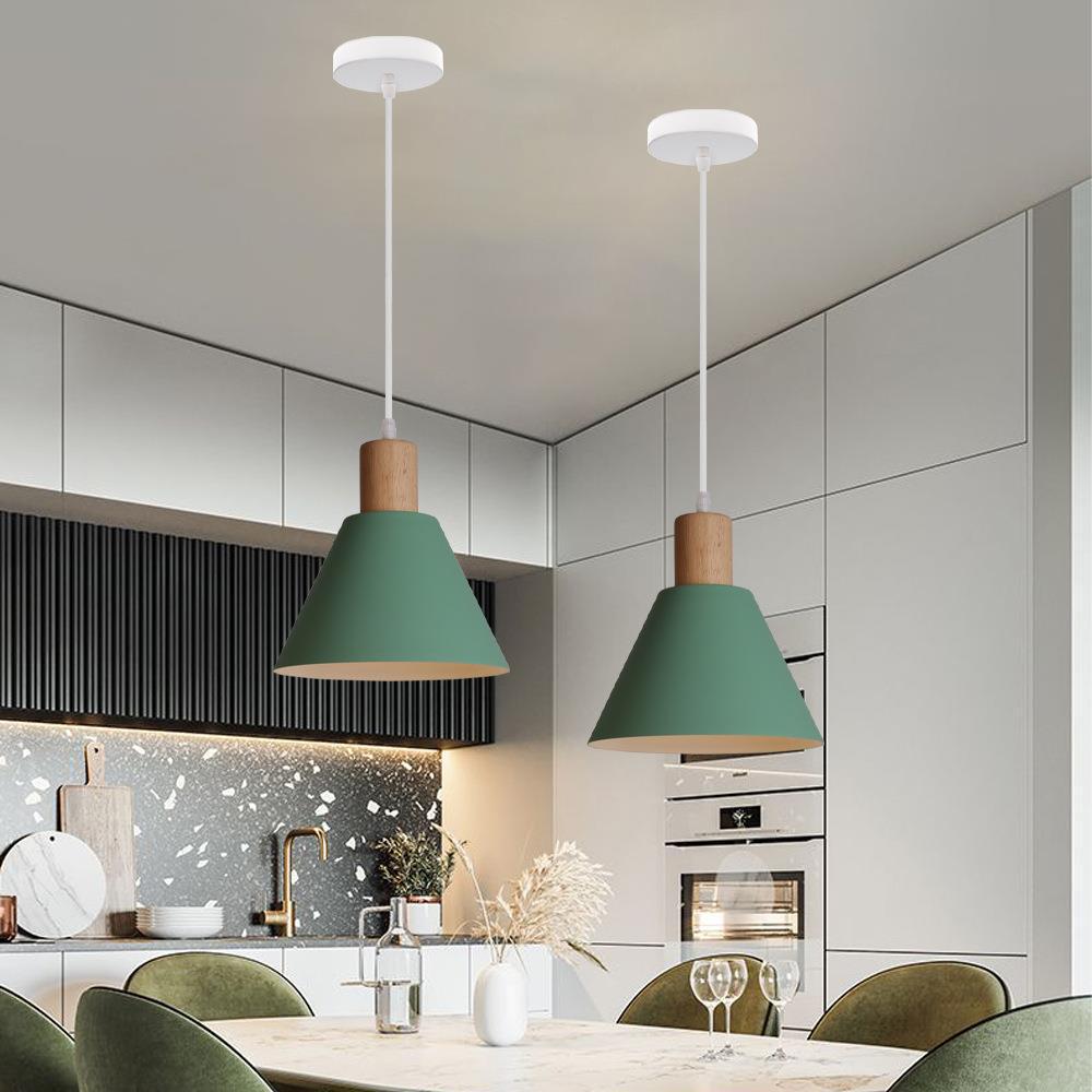 Loftlampe med Kegleform og Naturlig Trædetalje