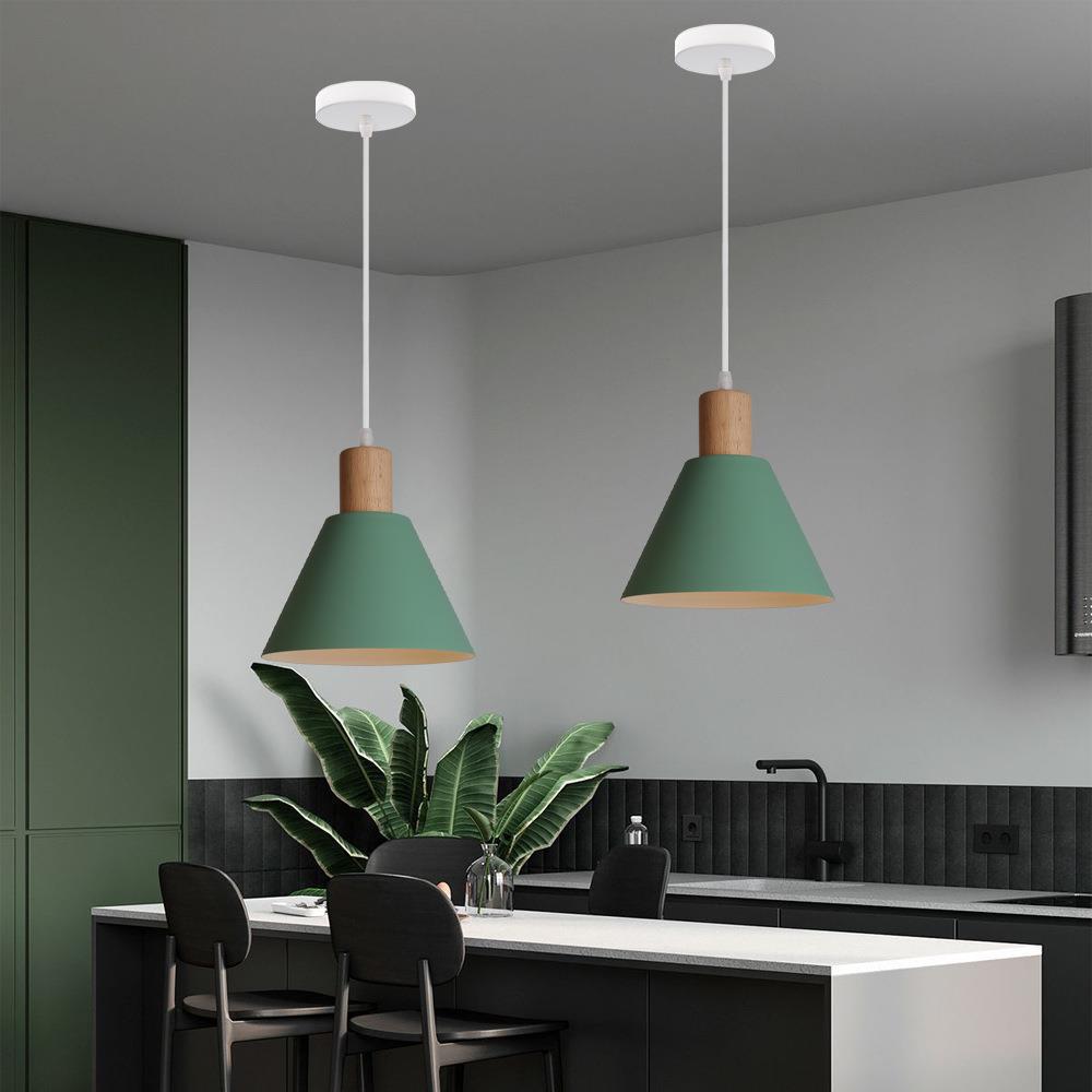 Loftlampe med Kegleform og Naturlig Trædetalje