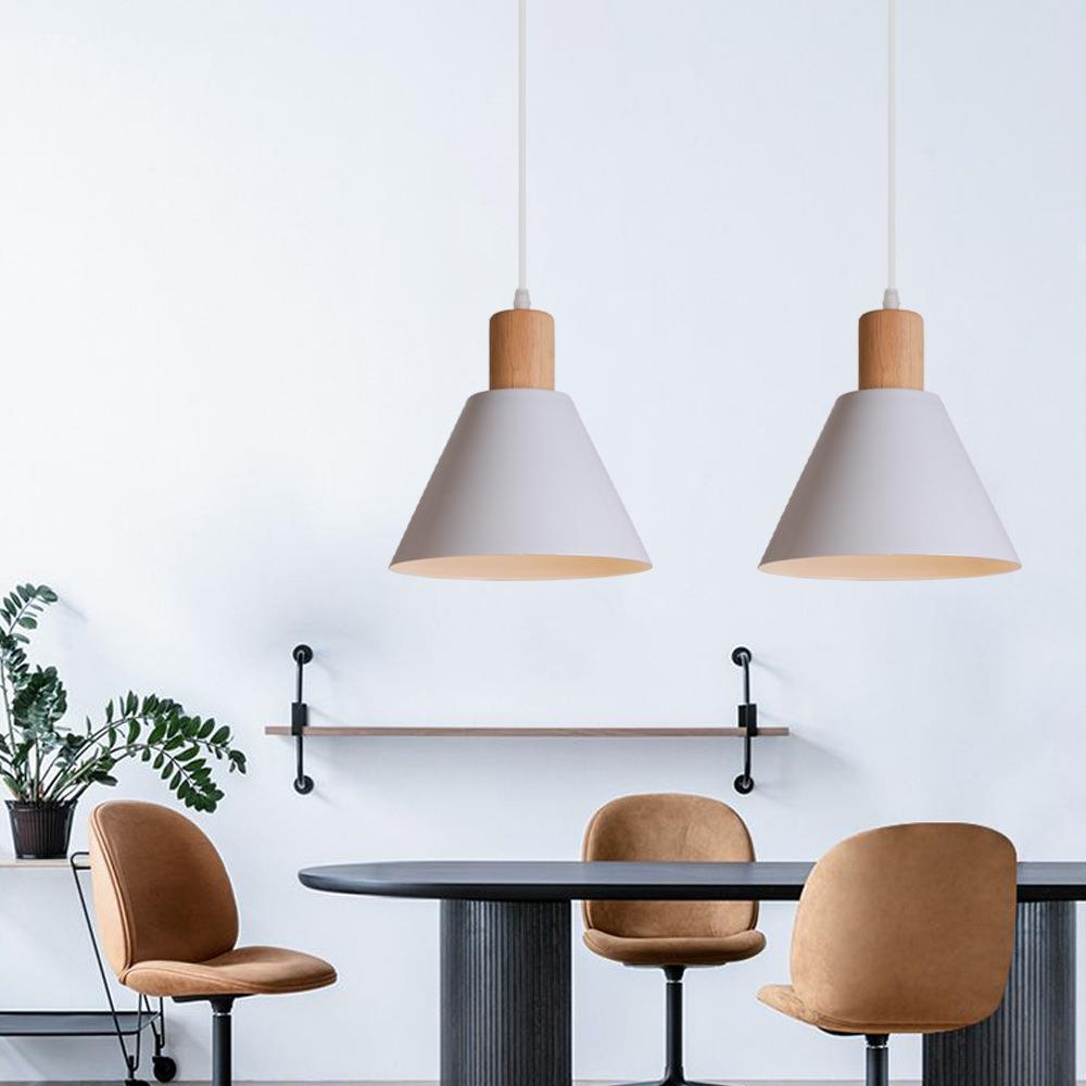 Loftlampe med Kegleform og Naturlig Trædetalje