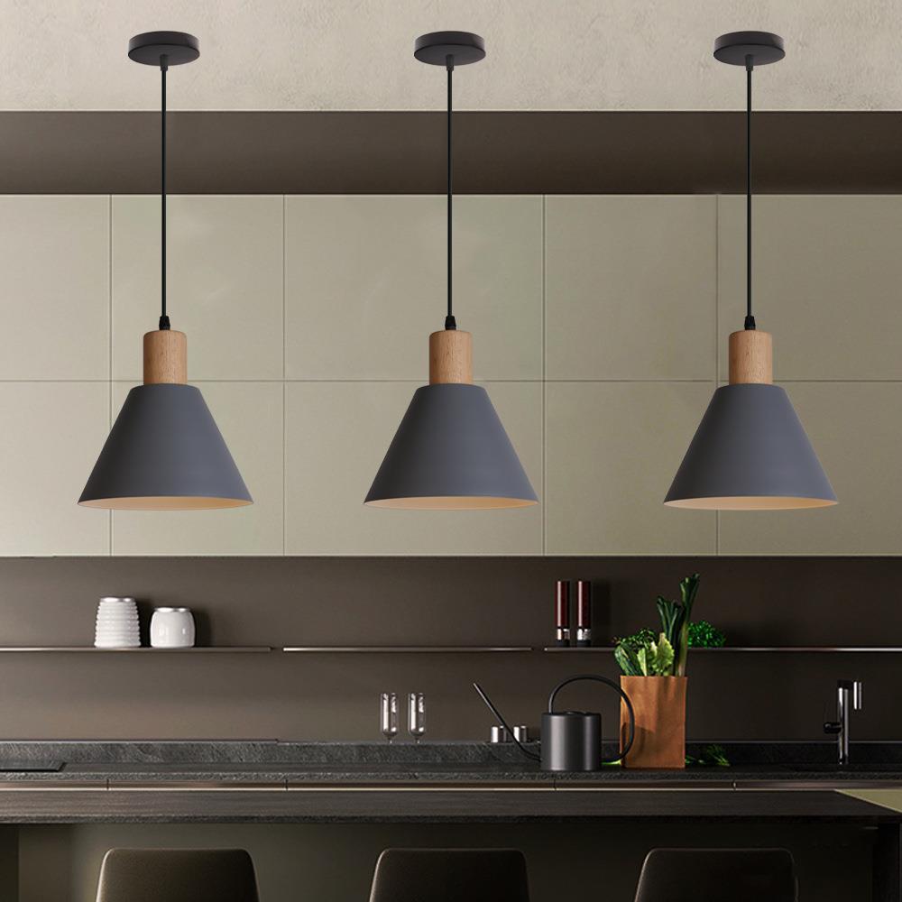 Loftlampe med Kegleform og Naturlig Trædetalje