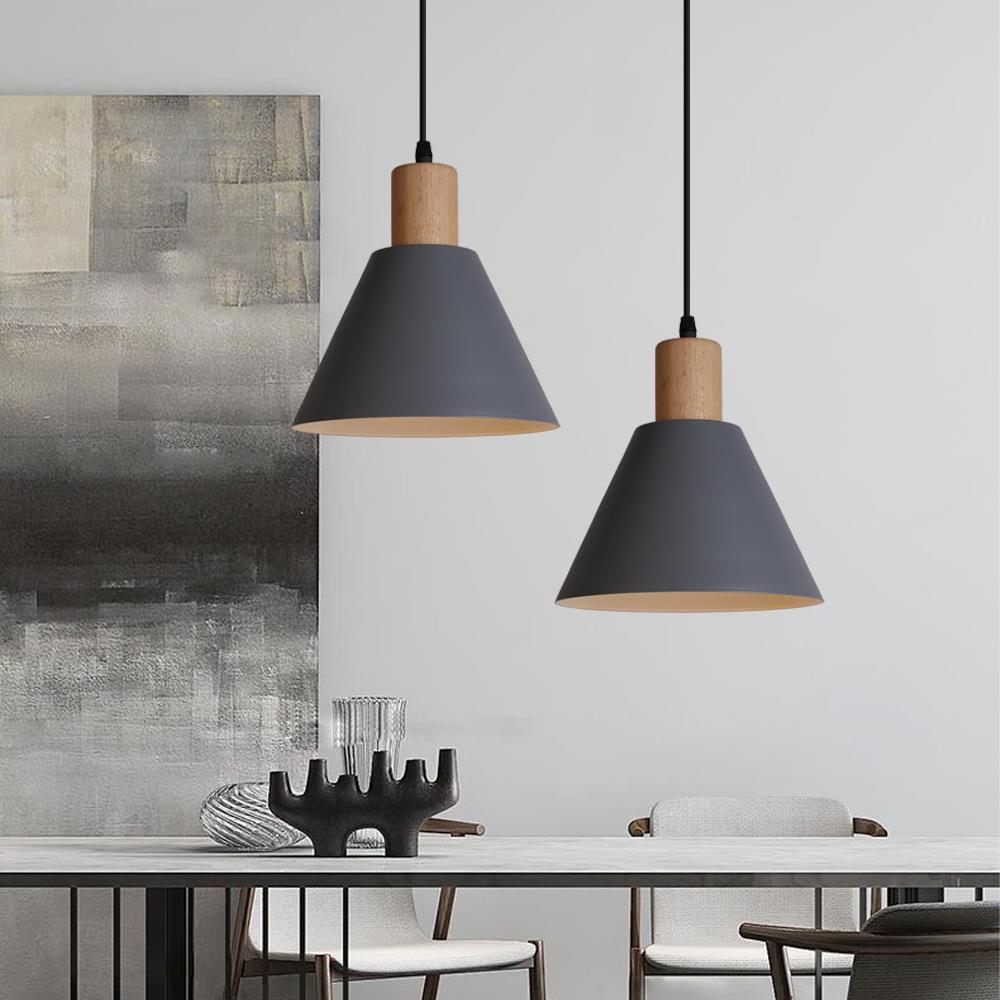 Loftlampe med Kegleform og Naturlig Trædetalje