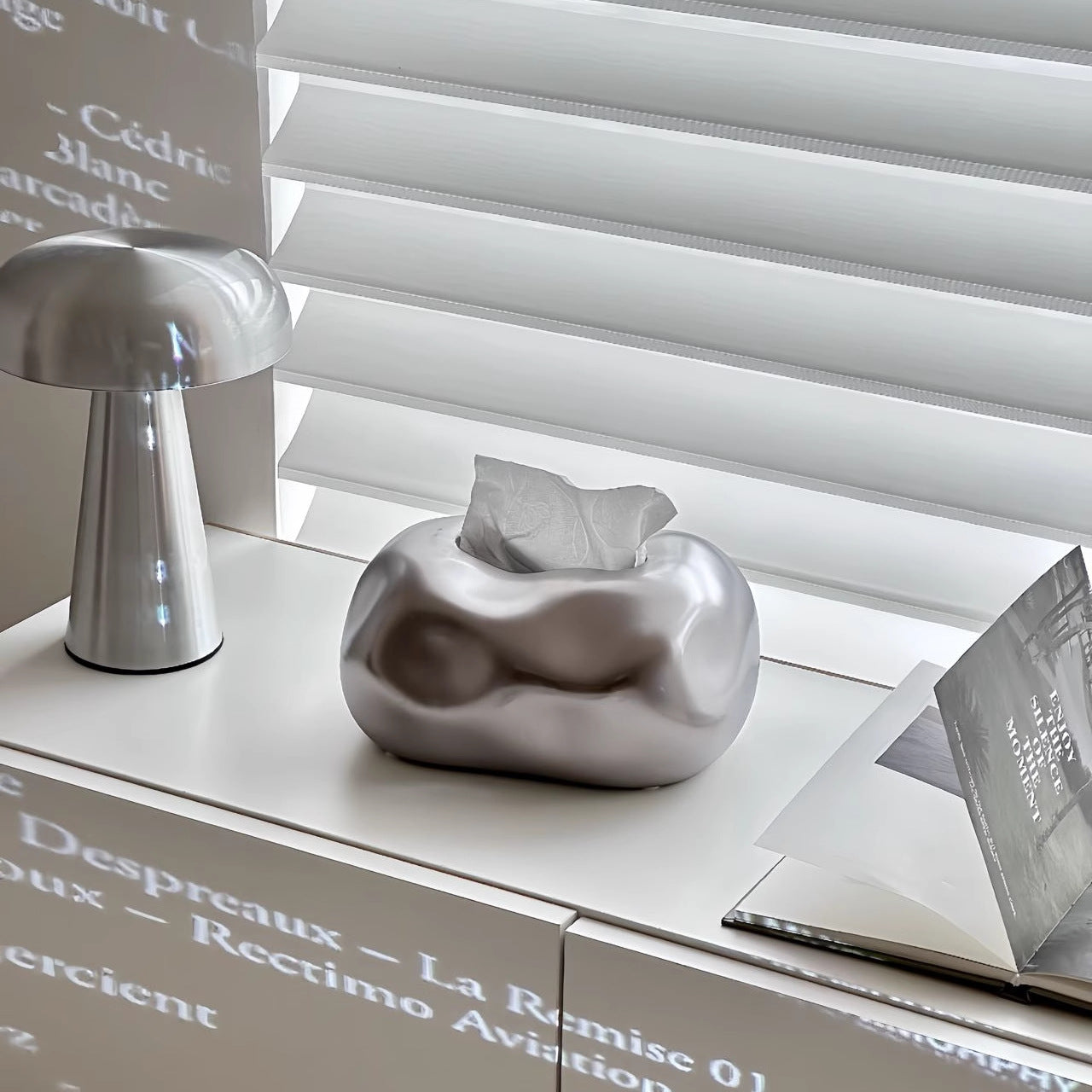 Tørklædeboks Keramik Skyform Med Moderne Udtryk Og Kompakt Design