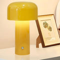 Bordlampe Der Skaber Varm Stemning Med Minimalistisk Svampeform Og Genopladelig Led Belysning