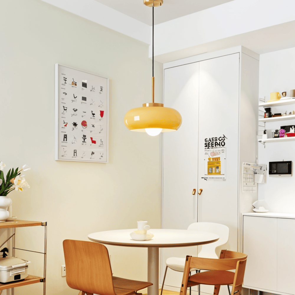 Retro Glas Pendellampe Med Kobberdetaljer Til Blød Elegant Belysning