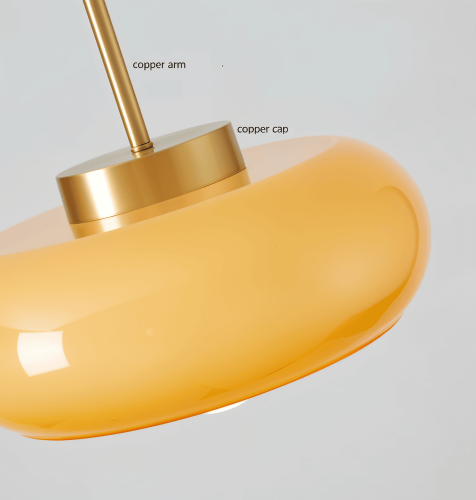 Retro Glas Pendellampe Med Kobberdetaljer Til Blød Elegant Belysning