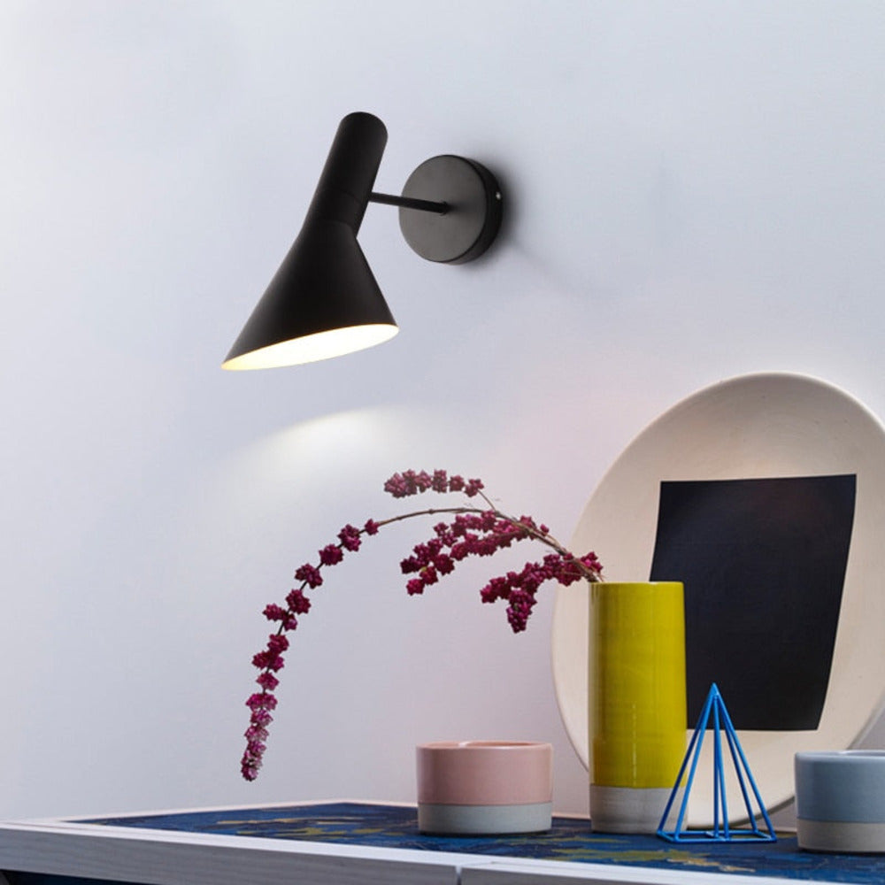 Justerbar LED‑væglampe med Moderne Sort Design
