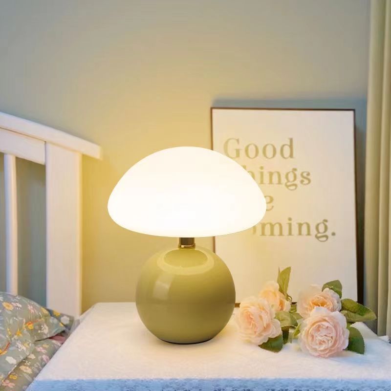 Keramisk Bauhaus Bordlampe med Blød Ambientelys