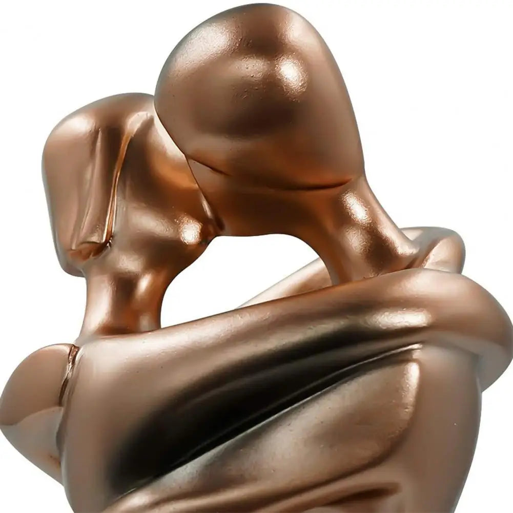 Harpiks Skulptur Med Omfavnende Figurer Og Symbolsk Udtryk