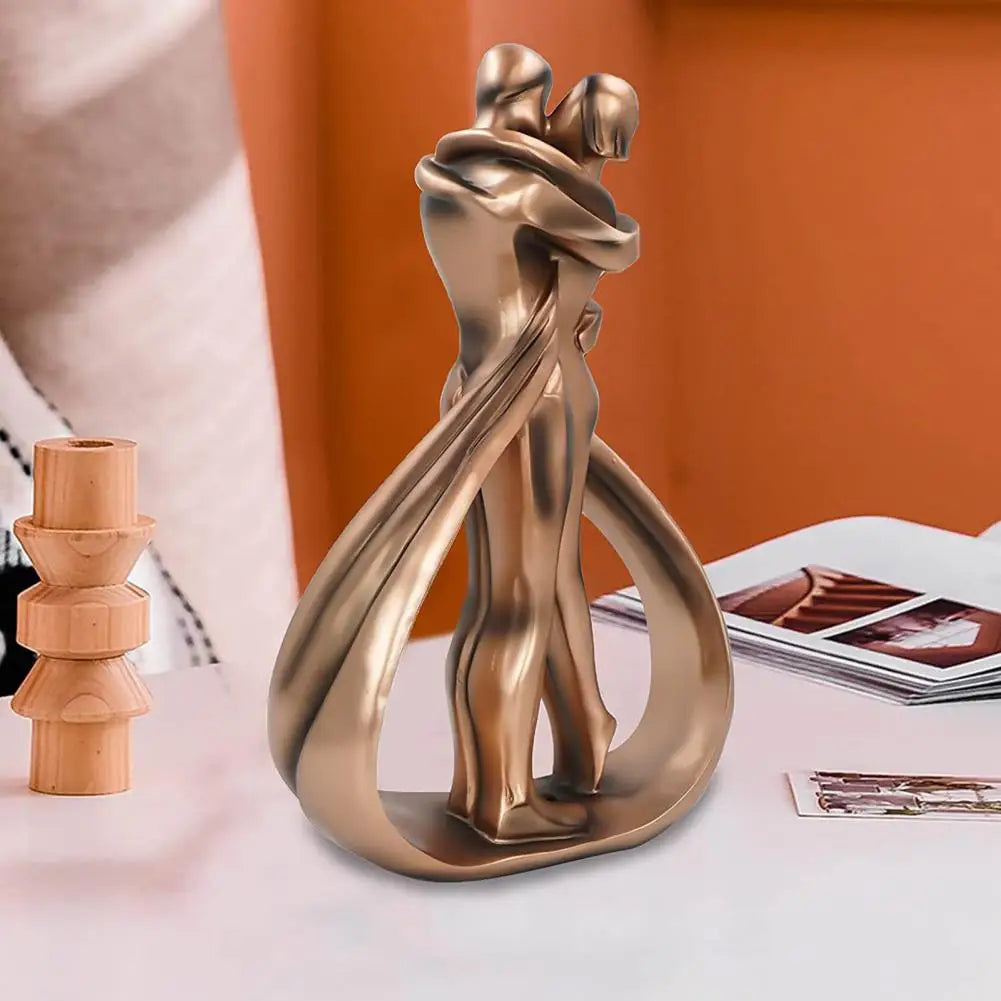 Harpiks Skulptur Med Omfavnende Figurer Og Symbolsk Udtryk