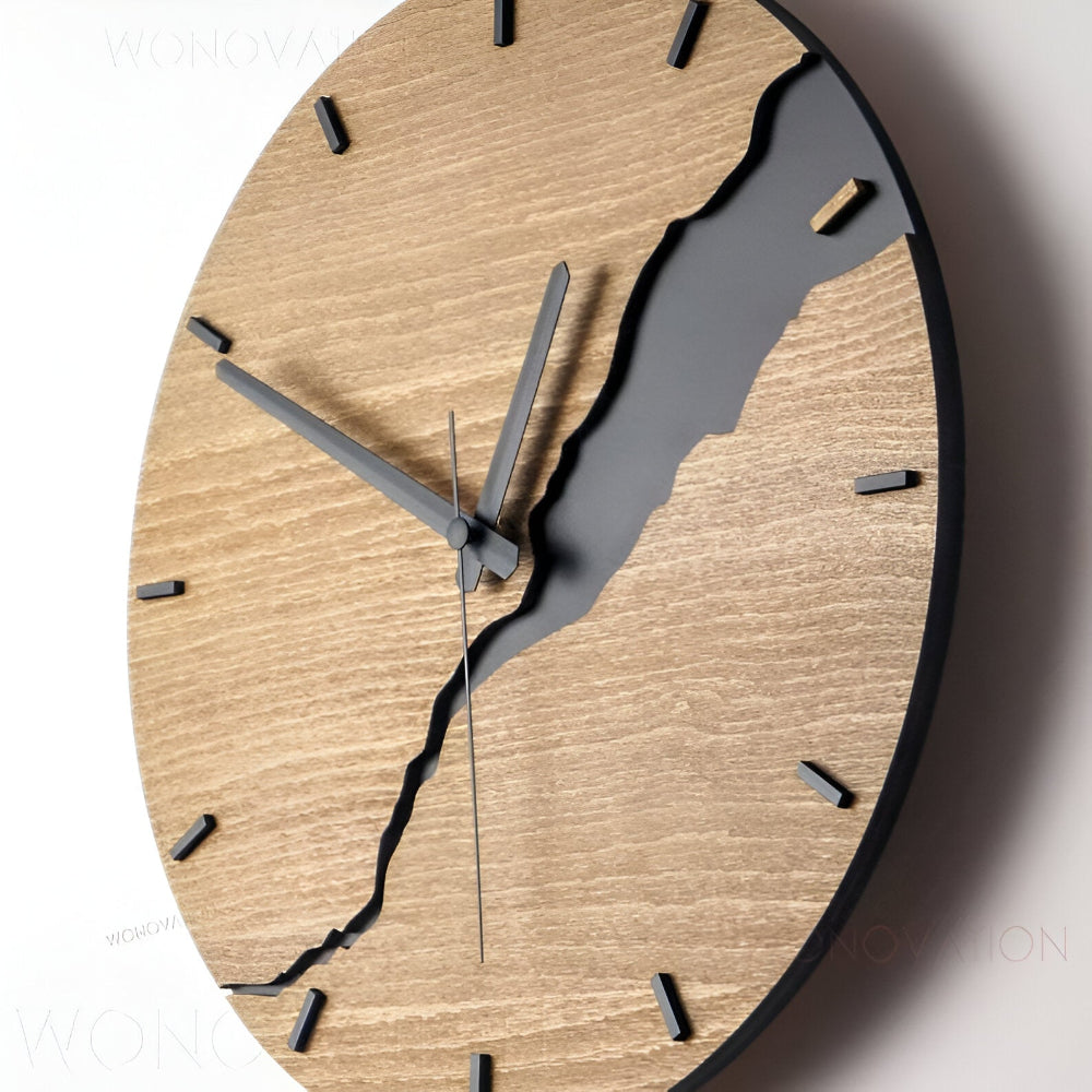 Vægur I Træ Med Tidløst Design Og 30 cm Diameter