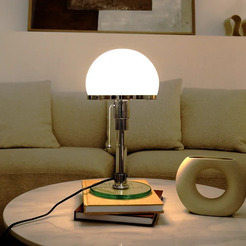 Bauhaus Bordlampe Med Frostede Glaskugler Og Kromfinish Til Moderne Indretning