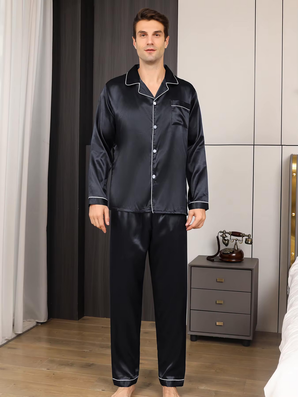 Herre Pyjamasæt I Satin Med Langærmet Overdel Og Lange Bukser