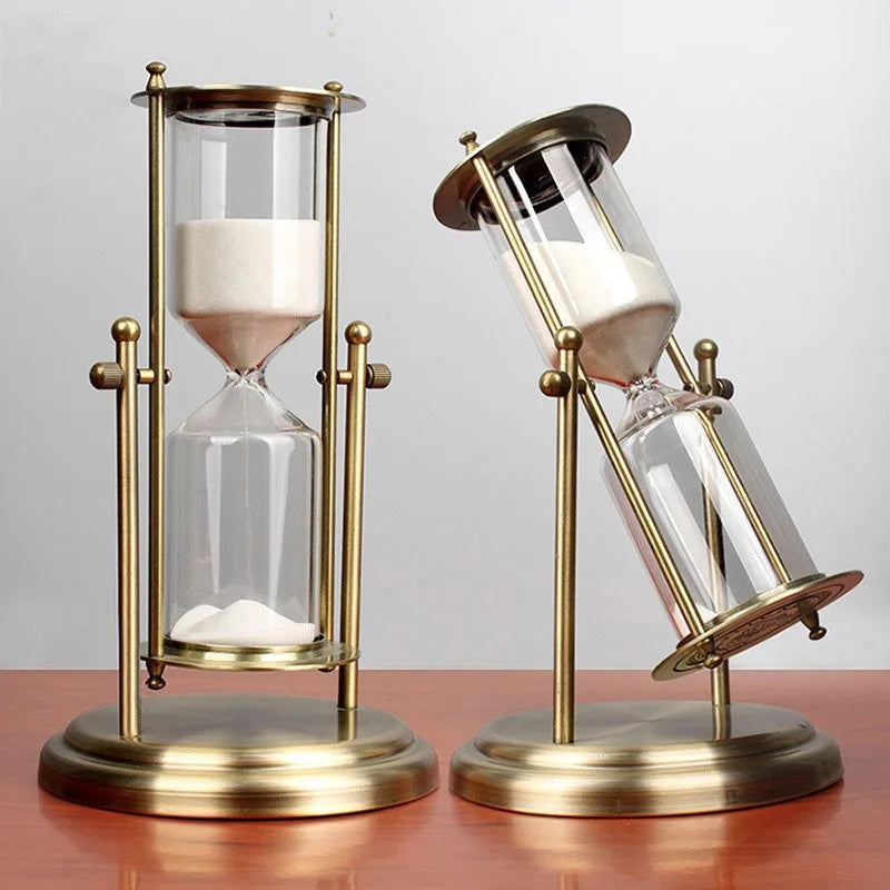 Timeglas Af Glas Med Rolig Sandstrøm Og Elegant Udtryk