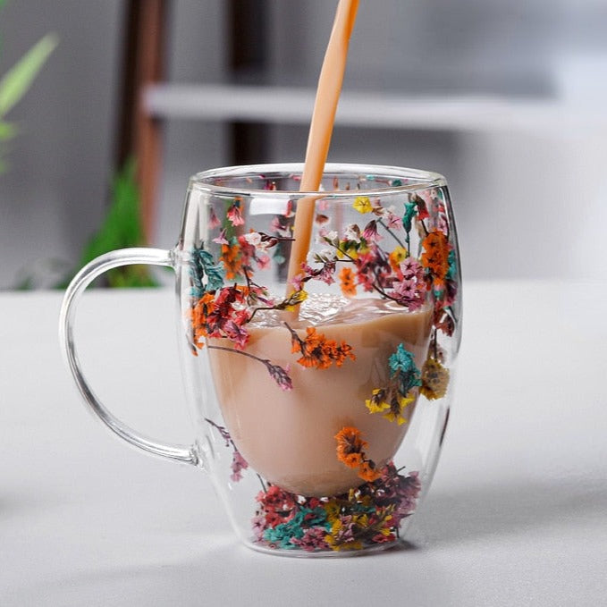 Blomstermønstrede glaskopper til kaffe og te