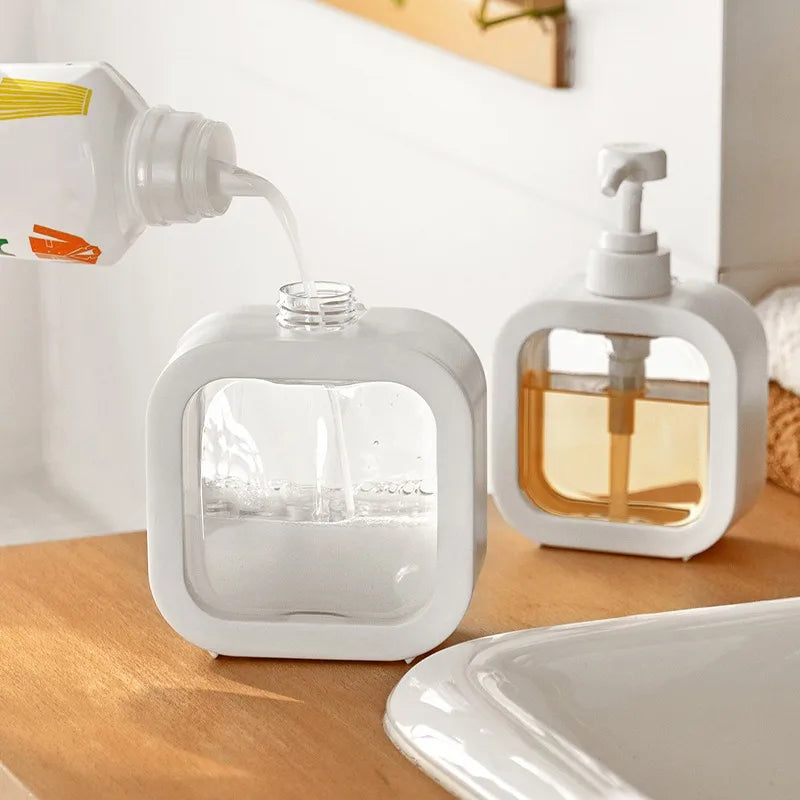 Sæbedispenser Med Minimalistisk Form Og Præcis Udmåling