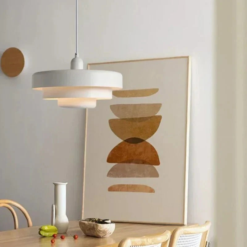 Skandinavisk Pendellampe i Bløde Macaron‑Farver for Rolig og Elegant Indretning