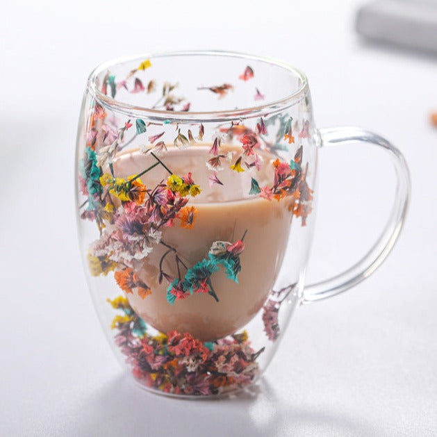 Blomstermønstrede glaskopper til kaffe og te