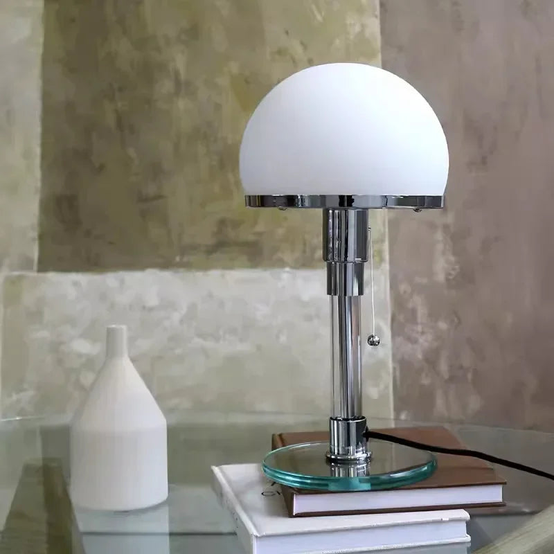 Bauhaus Bordlampe Med Frostede Glaskugler Og Kromfinish Til Moderne Indretning