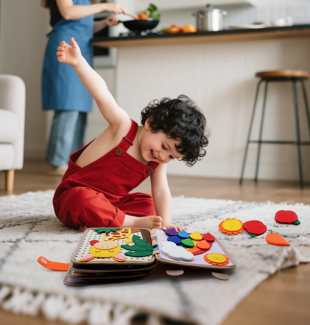 Montessori Aktivitetsbog med Knapper, Lynlåse og Snørebånd