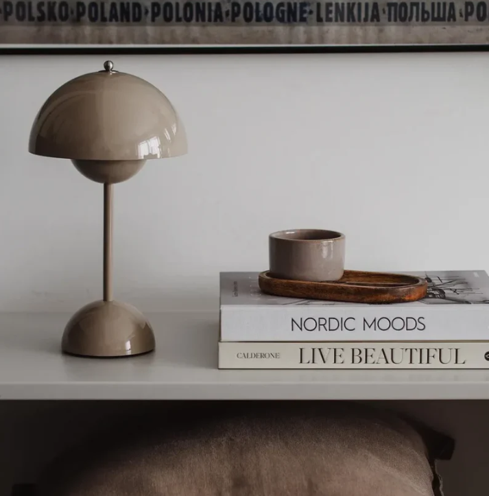 Touch Styringsbordlampe Med Varm Belysning Og Minimalistisk Silhuet